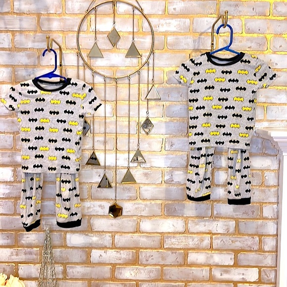Batman 2 Piece Pajama Set - Pants and Short Sleeve Shirt, Toddler Size 2T. - Picture 3 of 7